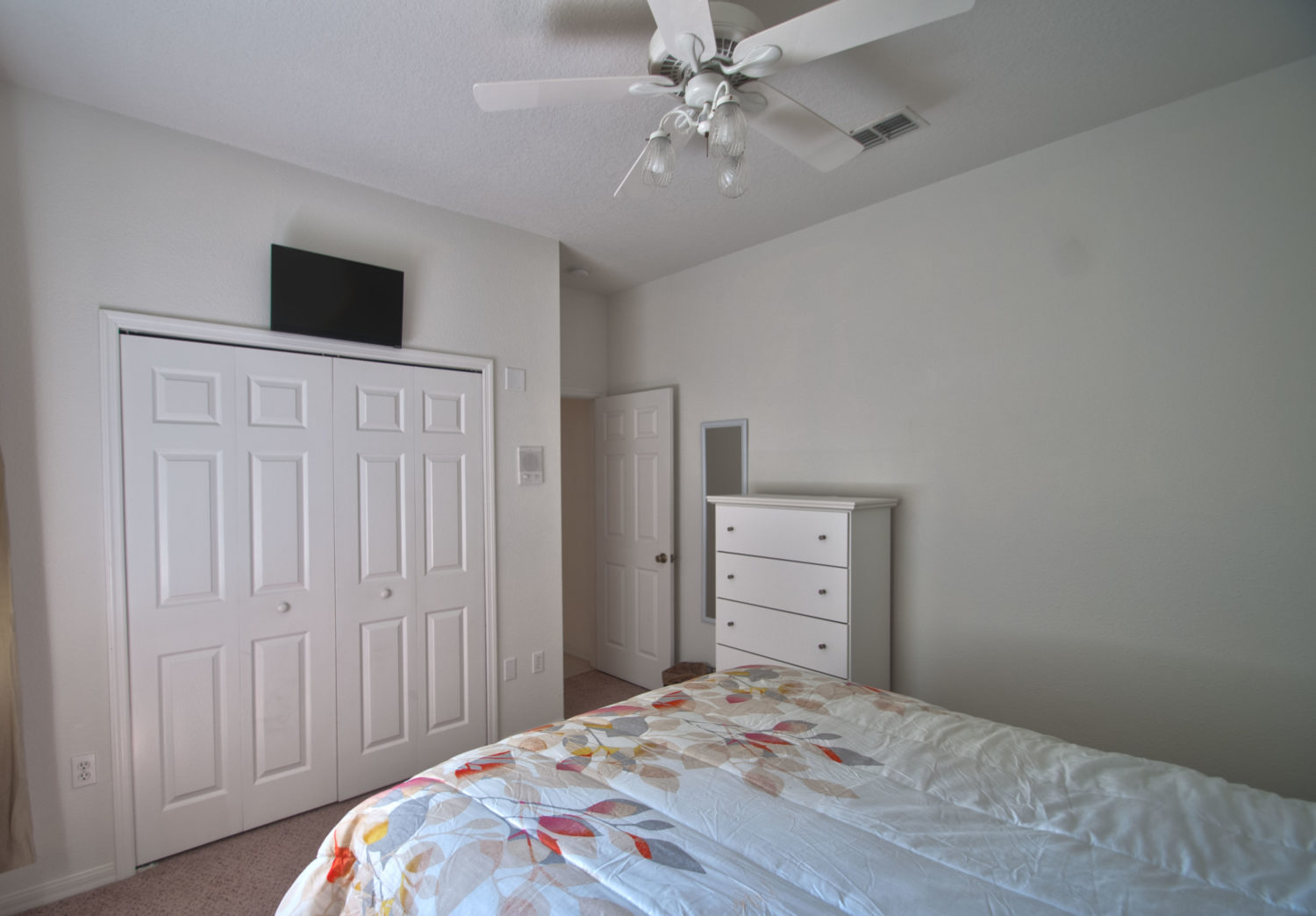 Hills Bay Hideaway Queen Bedroom With Smart TV