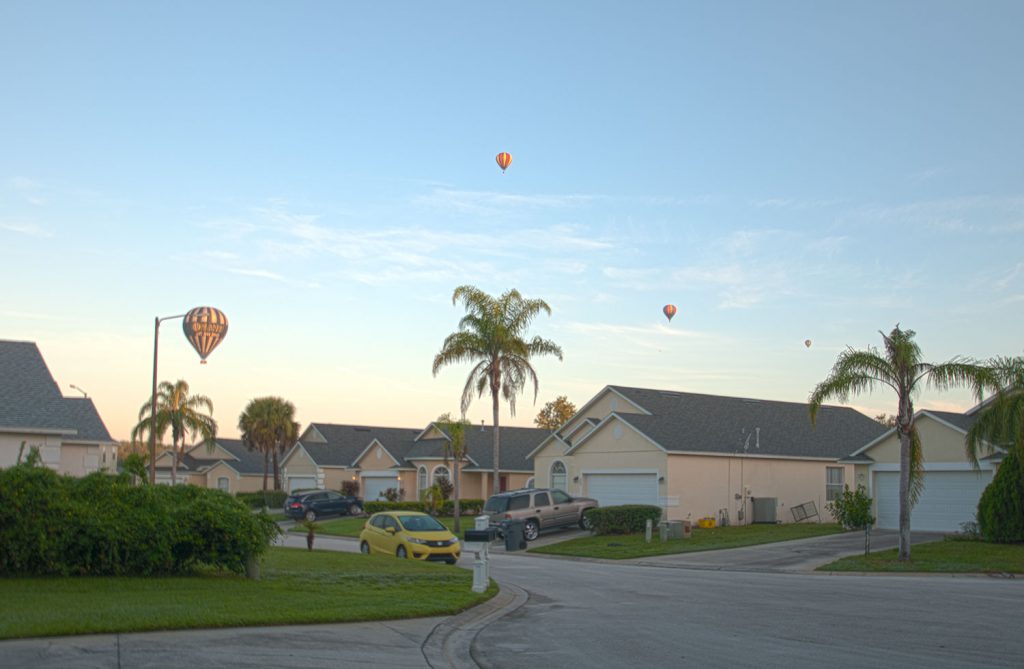 Balloons-above-Hills-Bay-Hideaway