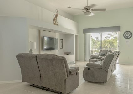 Hills Bay Hideaway Family Room